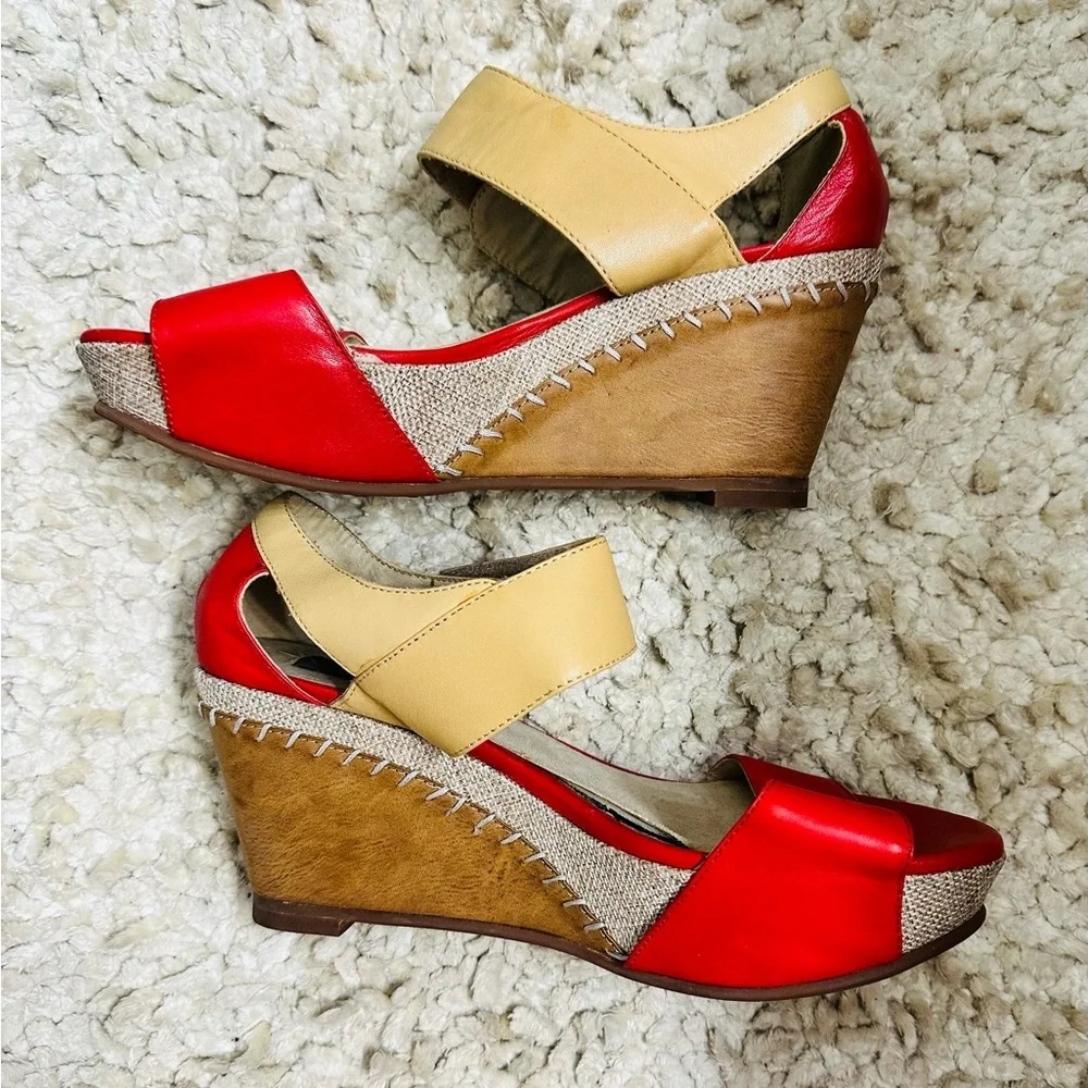 Everybody by BZ Moda Leather Festive & Vibrant Wedges Open Toe Sandals 39/US 8.5